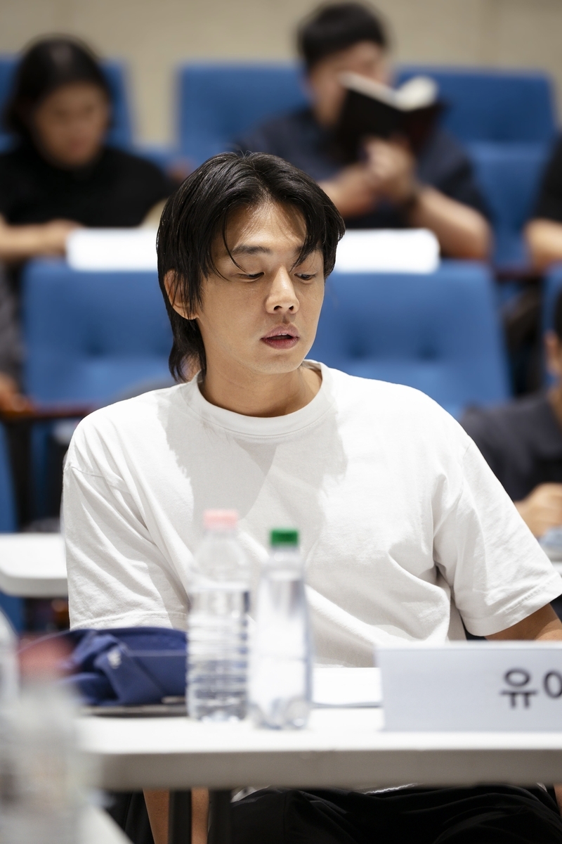 마약 논란 유아인 복귀 소식에 대중들 '배우가 그렇게 없냐' 분통