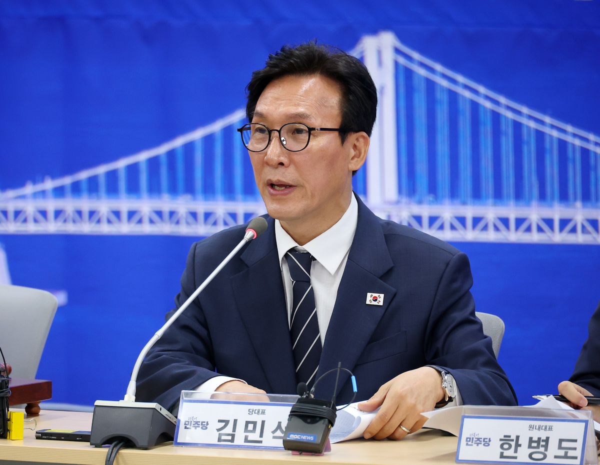 김민석 “조희대 대법원장, 내란 공범의 길 자청하나… 사퇴하라”