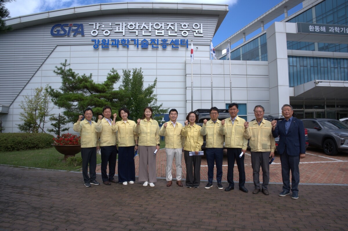 [포토뉴스] 강릉시의회 산업위원회, 강릉과학산업진흥원·강릉농산물도... - 뉴스 썸네일 이미지
