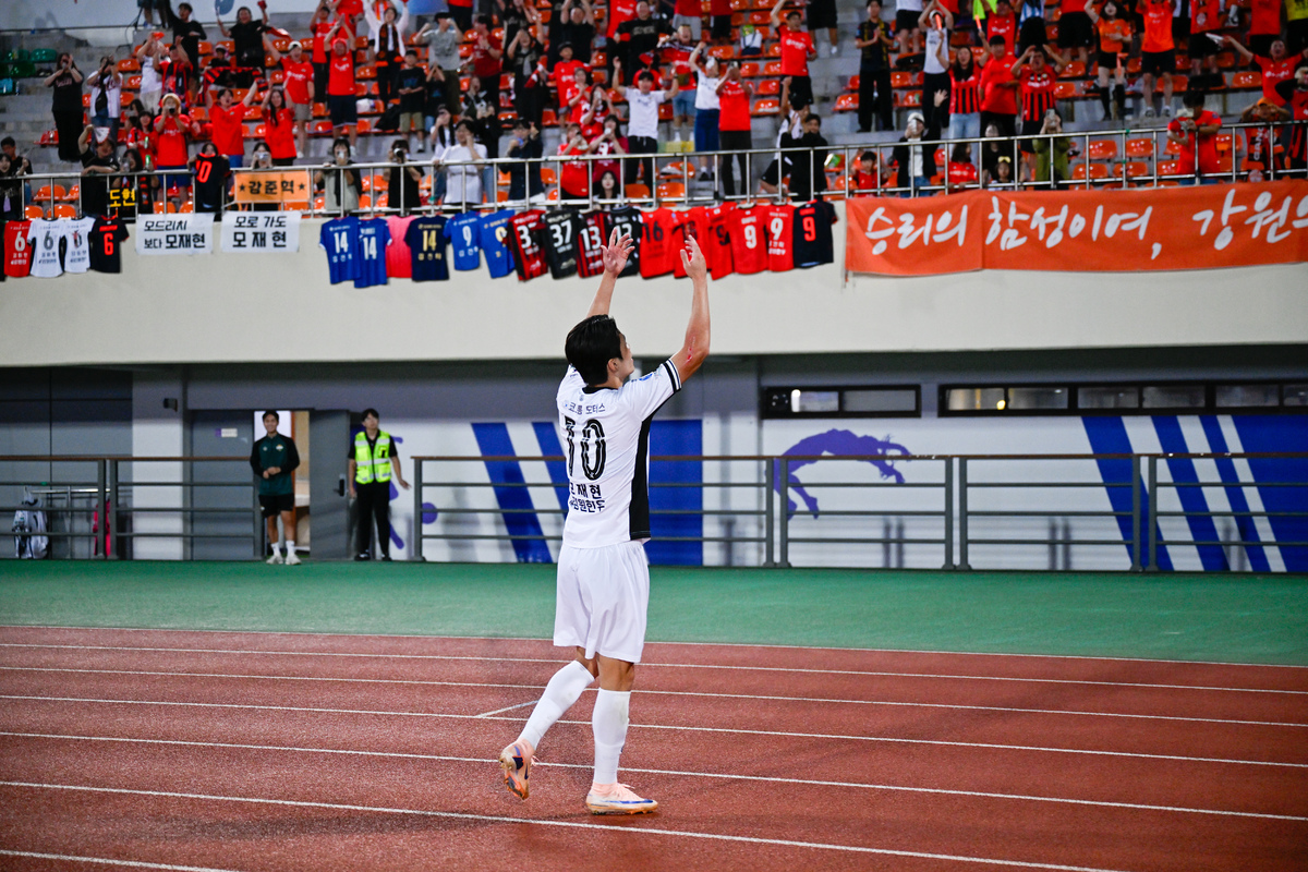 강원FC, 3,630일 만에 '안양 포비아' 극복...4위 도약 - 뉴스 썸네일 이미지
