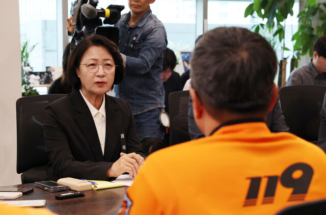 “지자체에 떠넘기지 마라”… 추미애, 소방관 인건비 100% 국가 책임 촉구